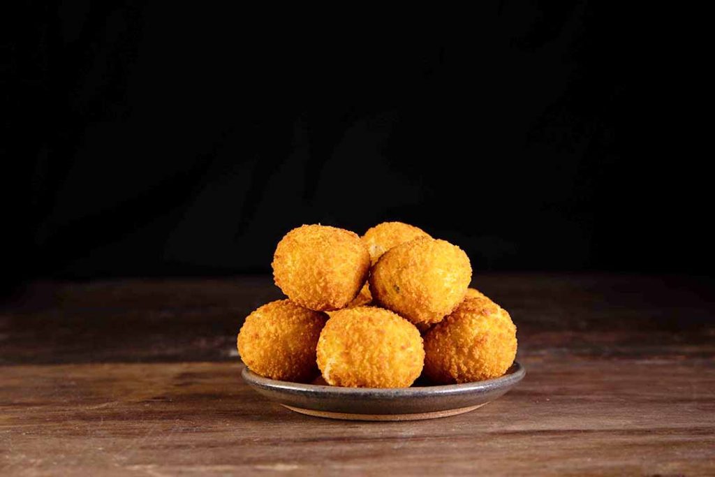Bolinho de Mandioca com Carne Curada. Foto: Tomás Rangel