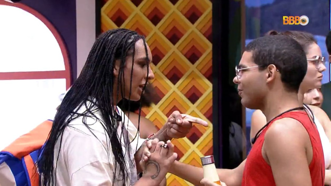 Jade Picon, Linn da Quebrada e Arthur Aguiar acabaram de entrar na casa mais vigiada do Brasil e causaram euforia nos participantes.