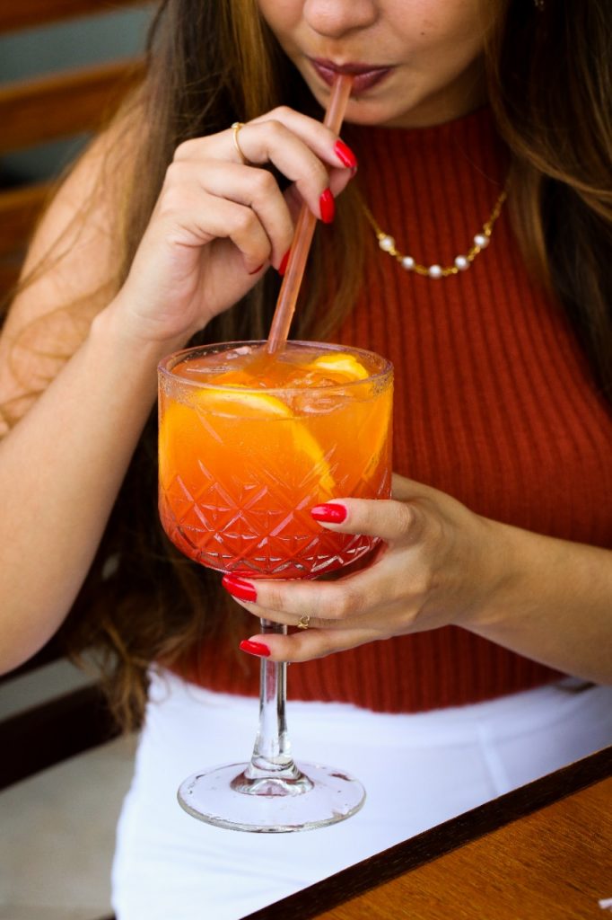 Inca (Campari, gin, suco de laranja e espumante). Foto: Inove Aceleradora