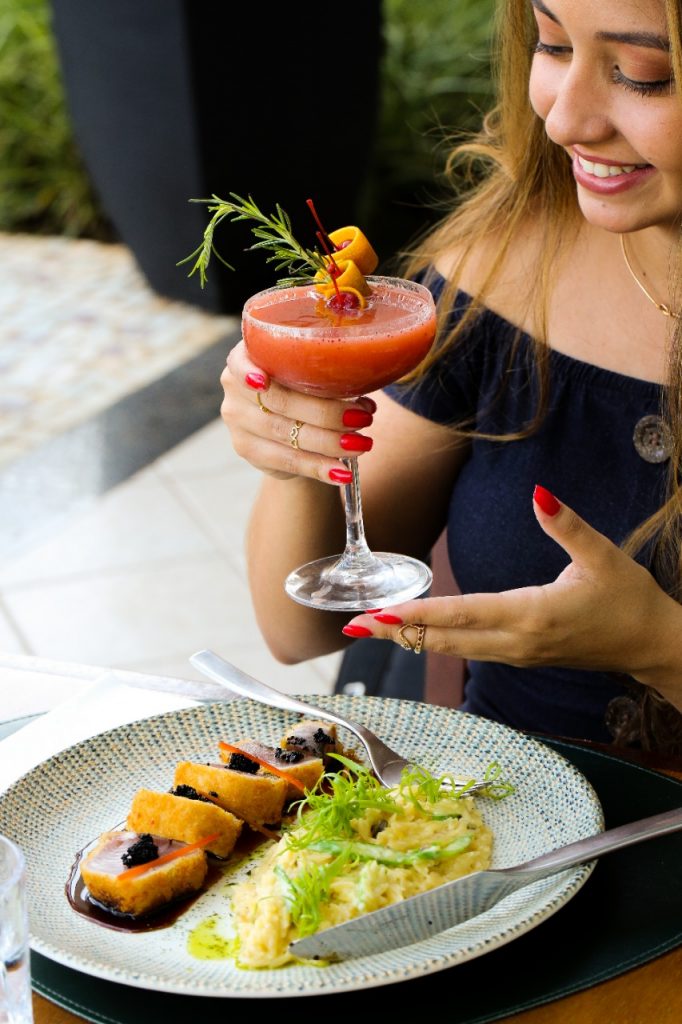 La Vida (pisco, licor de cereja, xarope de morango e suco de laranja). Foto: Inove Aceleradora