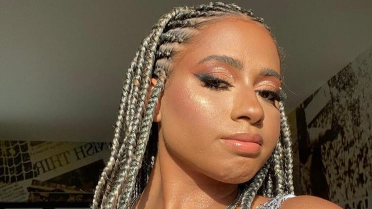 Depois de alguns dias sumida, a cantora se pronunciou para confirmar que estava grávida e que sabia quem era o pai