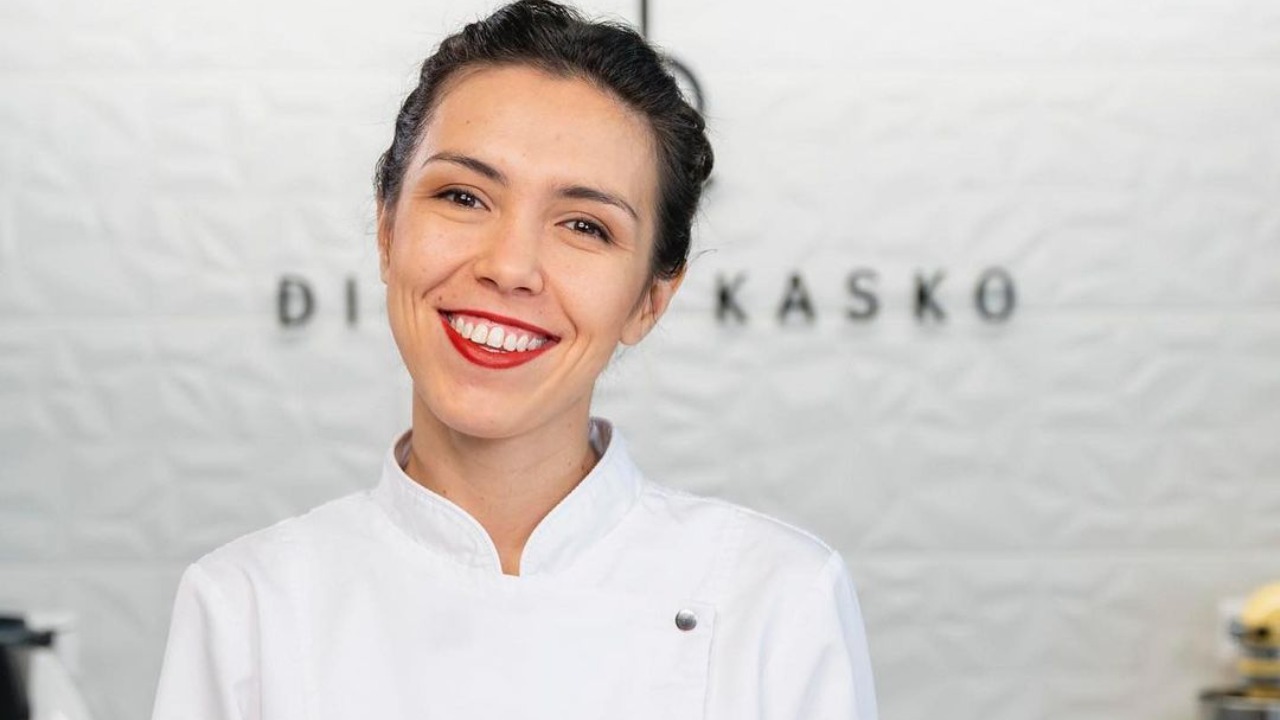A Chef Dinara Kasko, famosa mundialmente por seu trabalho na culinária, diz que foi acordada com explosões russas e teme perder a vida