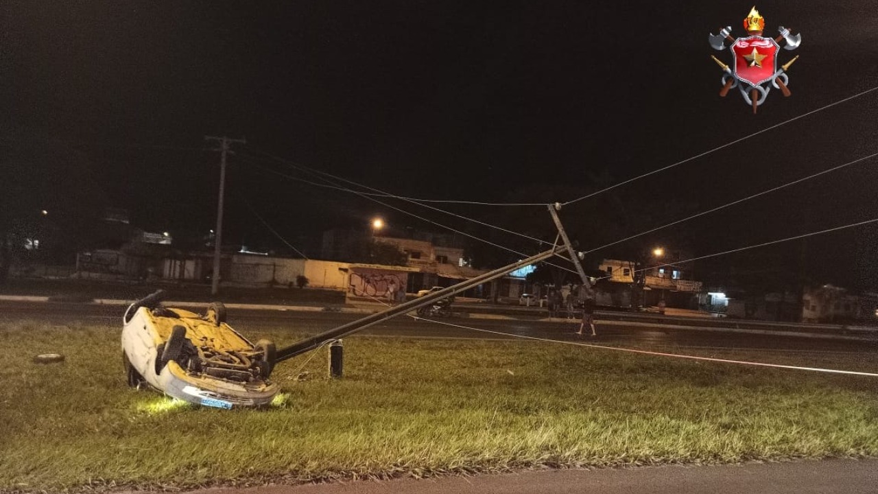 O acidente aconteceu na madrugada de hoje (28) próximo a loja de Material de Construção Construcom e Estância Mestre Darmas 05