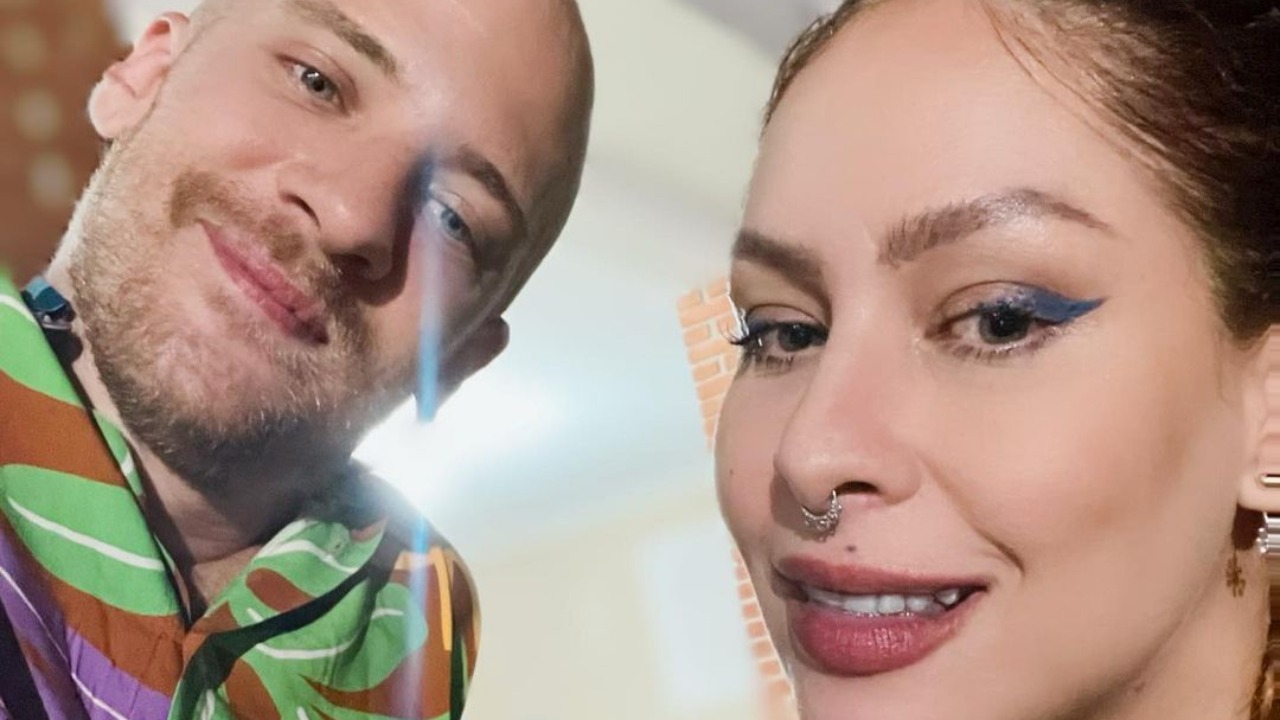 Após confundir seus seguidores com a legenda de uma foto nas redes sociais, a cantora explicou sobre sua relação com o esposo