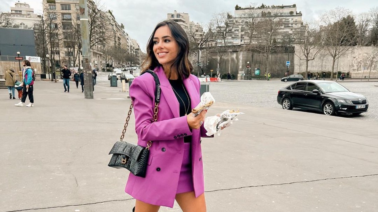 Eles estão juntos desde o ano passado; a modelo recebe diversos comentários maldosos diariamente por namorar o jogador