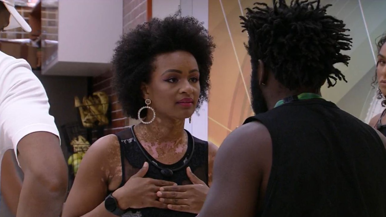 Após a formação do paredão, DG, Gustavo, Scooby e PA foram falar com a sister sobre a votação e iniciaram a discussão