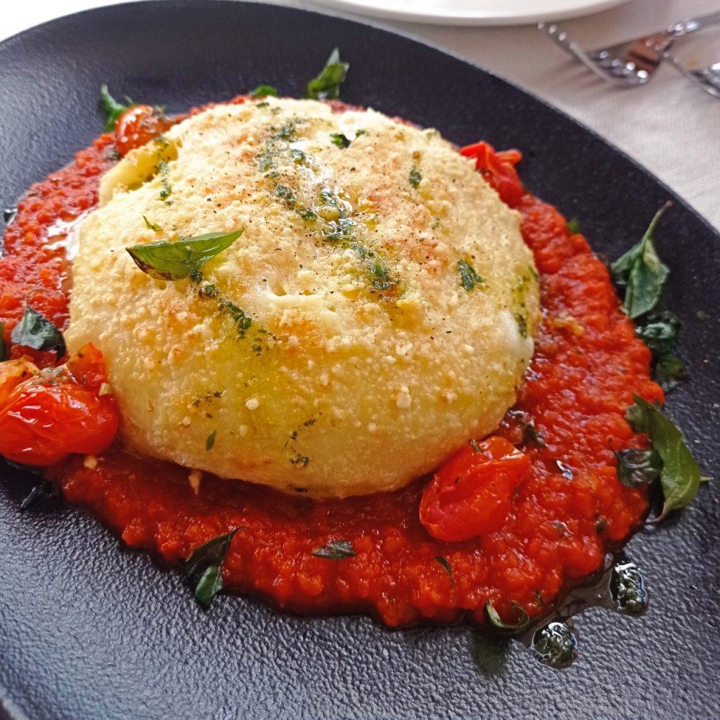 Burrata empanada. Foto: Lulu Peters