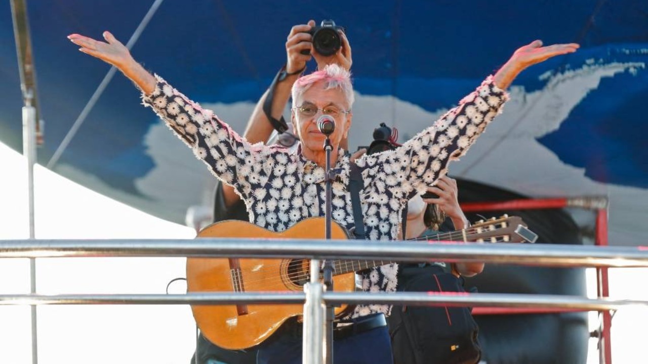 Em um ato que aconteceu na última quarta (9), o cantor respondeu uma série de perguntas e criticou o atual presidente