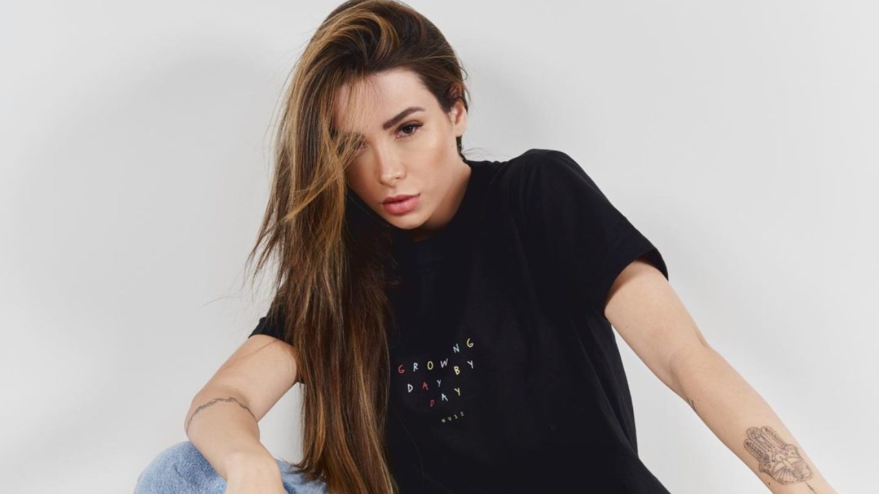 “Eu era sempre a sombra de uma pessoa” conta a influenciadora aos prantos, atualmente confinada no Big Brother Famosos