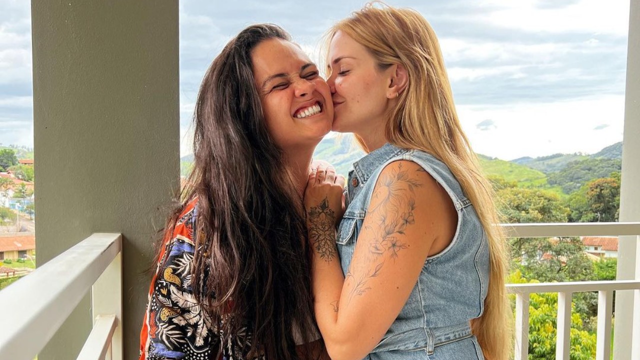 Em suas redes sociais comentaram sobre o que elas sofrem diariamente por ter um relacionamento exposto nas mídias