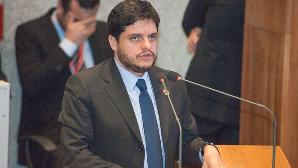 “Não é censura, é proteção do direito de crianças”, afirmou Delmasso na sessão da Câmara Legislativa da última terça (15)