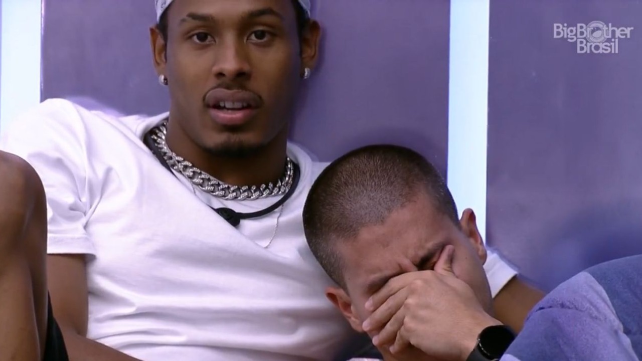 No quarto do Líder, o ator não segurou as lágrimas depois do Jogo da Discórdia; DG e PA conversam com o brother