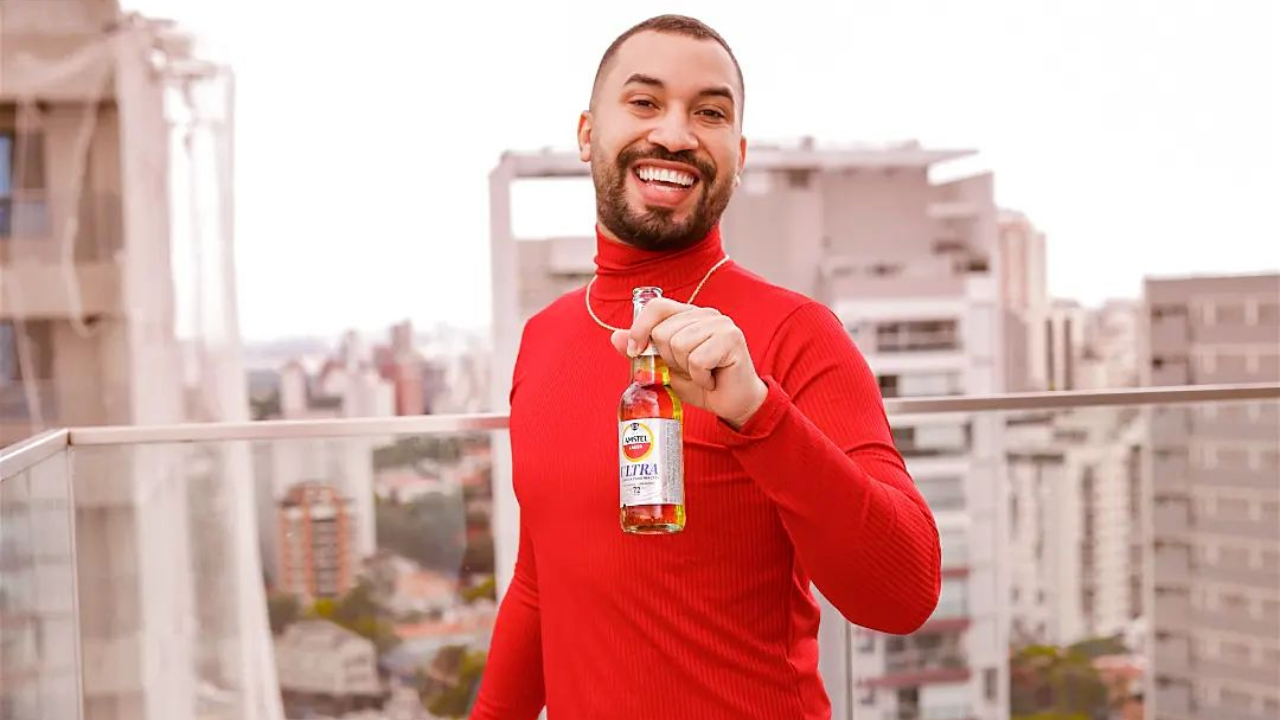 O ex-bbb foi anunciado pela marca de alimentos como o novo colaborador; O economista contou a felicidade que está sentindo
