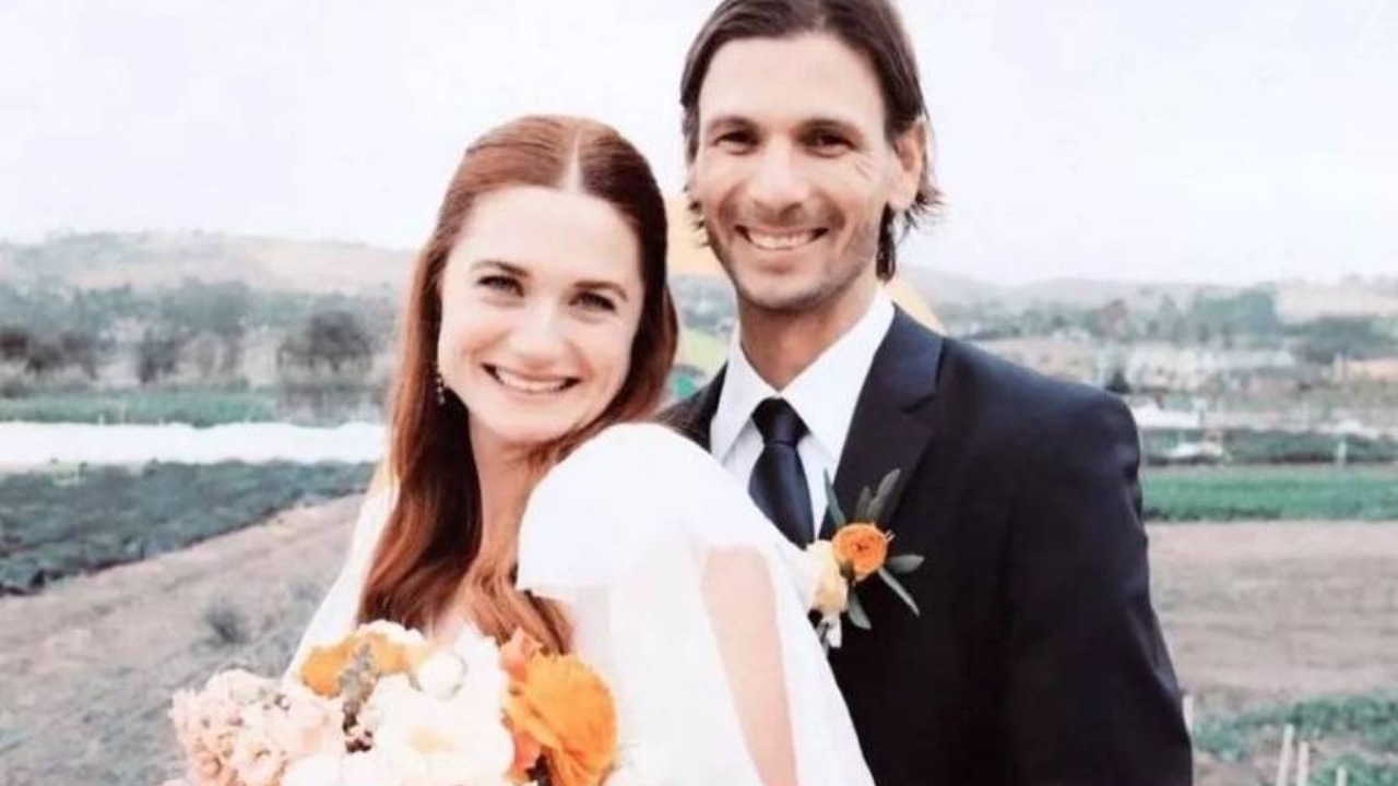 A atriz se casou com Andrew Lococo, com quem tem um relacionamento desde 2020; Em suas redes, ela compartilhou momentos da cerimônia