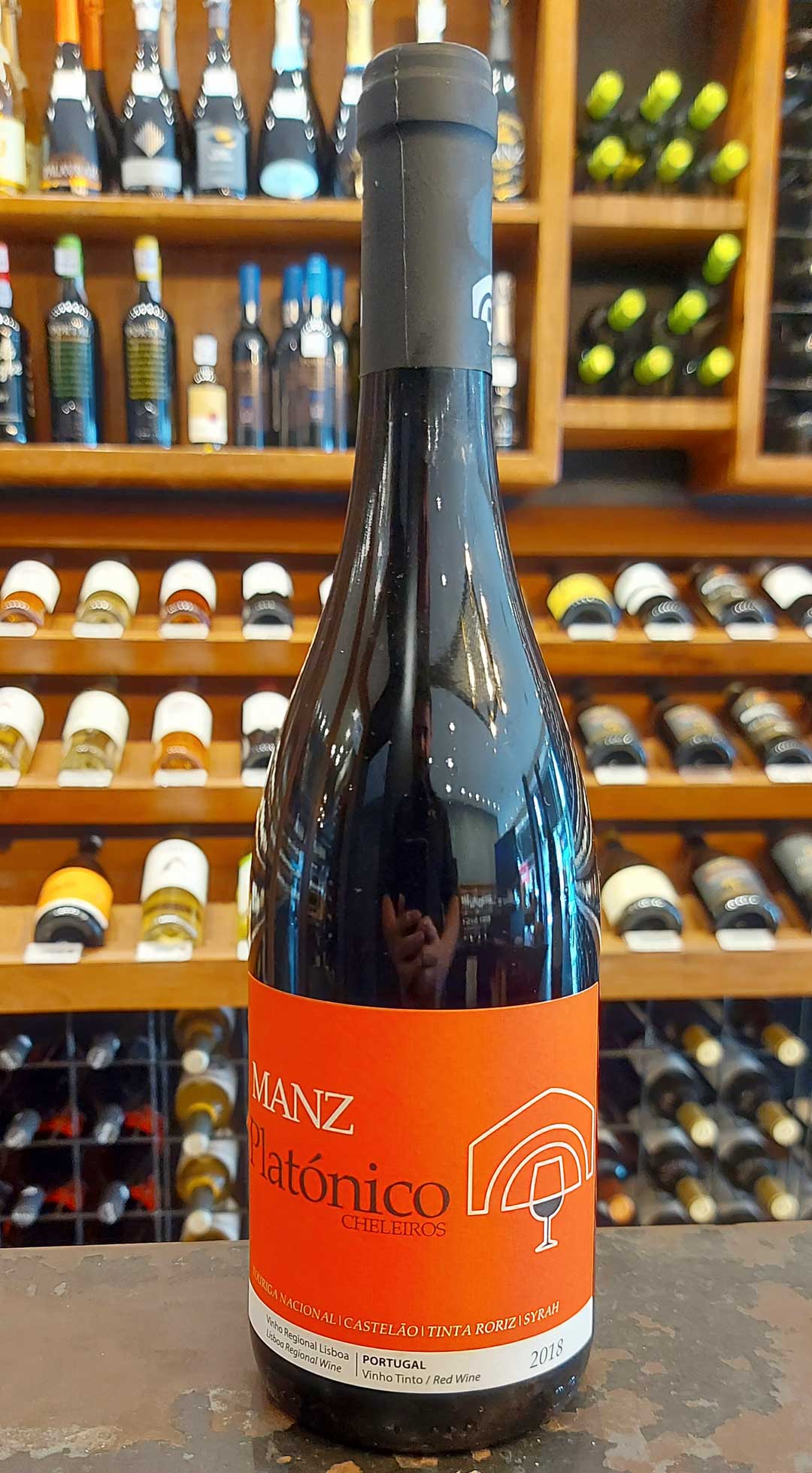 Manz Platónico, Cheleiros, Touriga Nacional, Castelão, Tinta Roriz e Syrah. Vinho Regional Lisboa, Portugal. Preço médio: 95,00