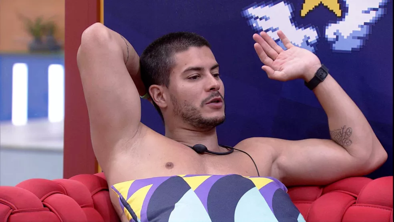 “Em quatro dias a gente ficou noivo”, disse o ator em uma conversa com os colegas de confinamento sobre relacionamento