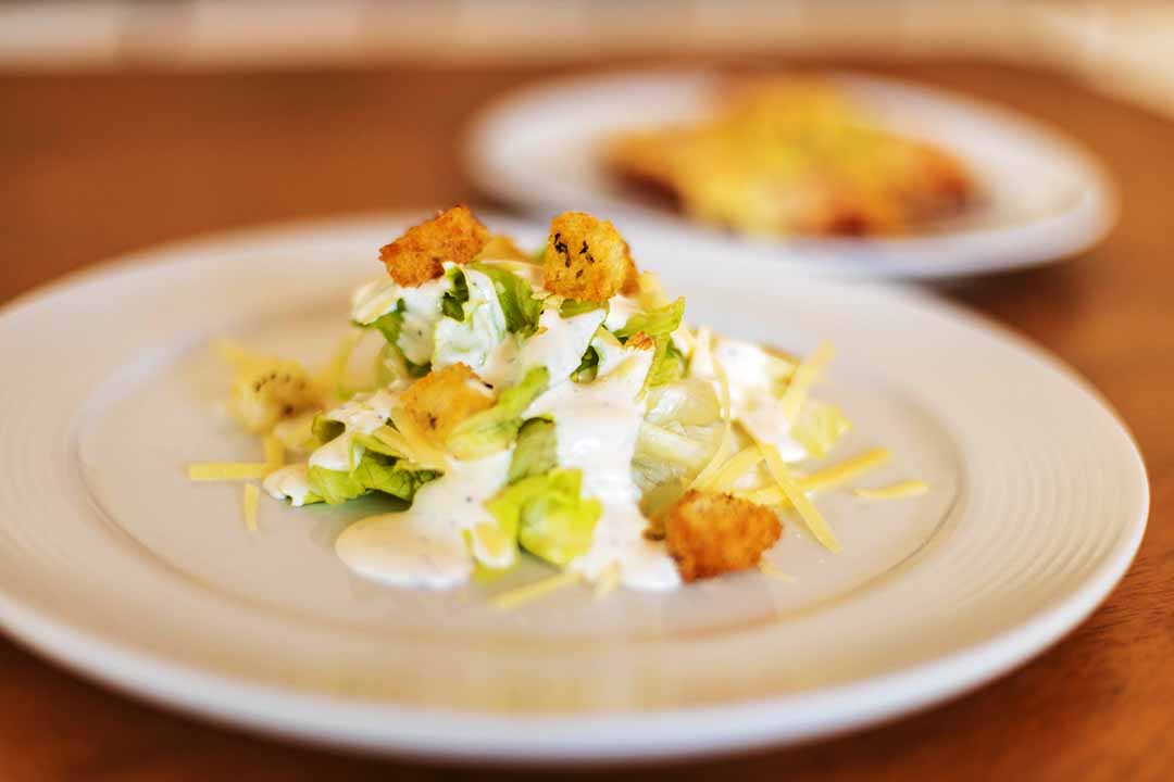 Salada Caesar. Foto: Rayan Ribeiro