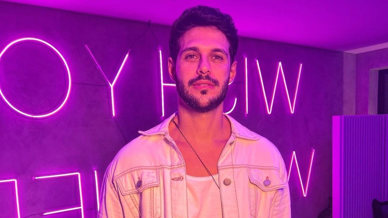 O ex-bbb sofreu um acidente de carro e está internado no Hospital das Clínicas; ele passou por uma cirurgia na cabeça e segue em observação