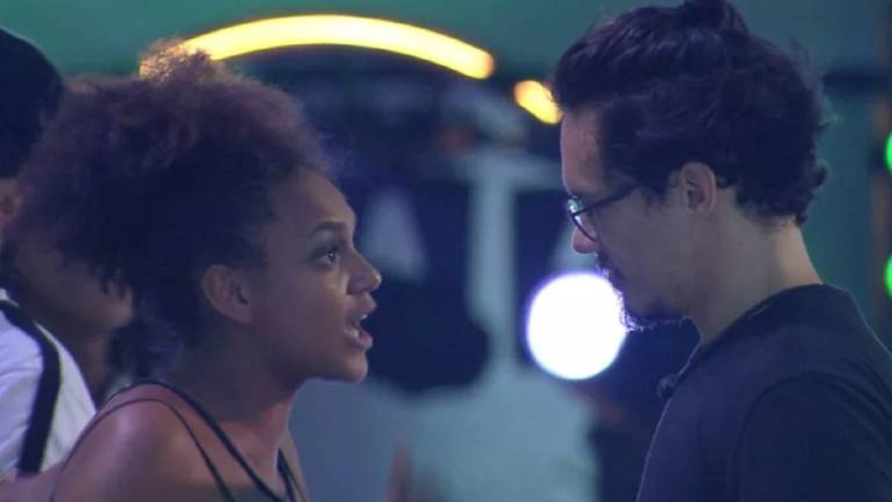 Durante a festa desta quarta (6), os dois conversaram sobre a relação deles e a sister explicou o porque se afasta