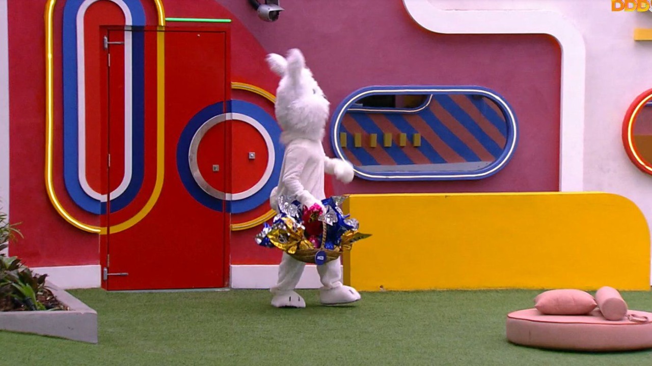 O Paredão Falso chega ao fim e o brother entra novamente na casa mais vigiada; Os colegas de confinamento se surpreendem