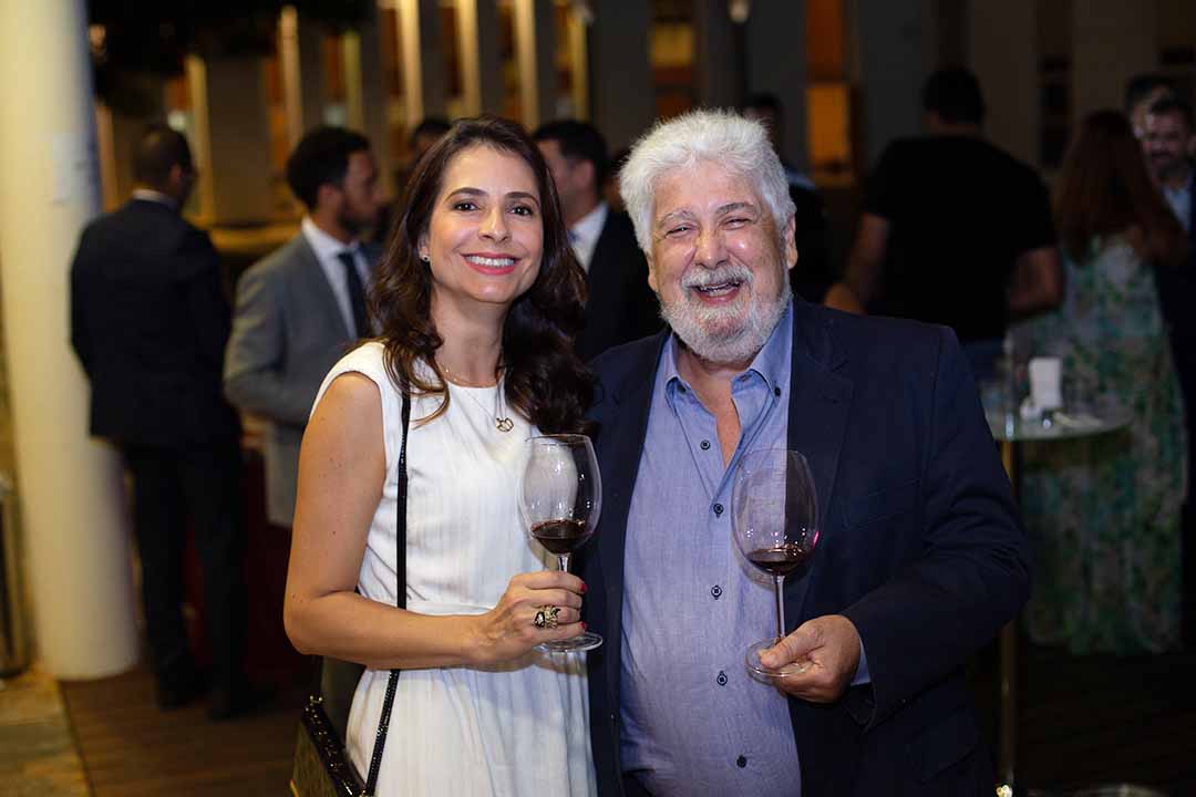 Cynthia Malacarne e Sérgio Pires, presidente da ABS/DF. Foto: Henrique Kotnick/Jornal de Brasília