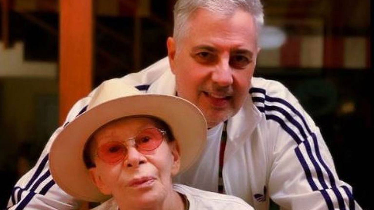 A cantora, que foi diagnosticada no ano passado, está se recuperando do tumor após sessões de radioterapia e imunoterapia