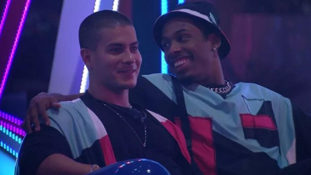 Após a festa da madruga com os ídolos do atleta, Filipe Ret e L7nnon, os internautas subiram a frase “O Primeiro Lugar é seu PA"