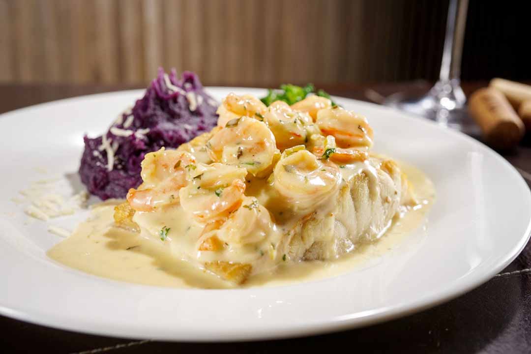 Robalo ao leite de coco com camarões. Foto: Victor Rocha