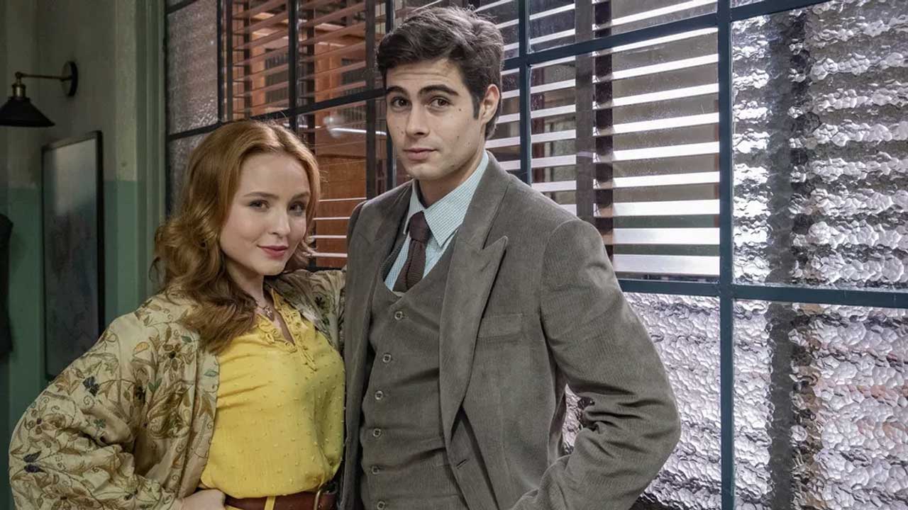 Isadora (Larissa Manoela) vai ter primeira vez com Davi (Rafael Vitti), mas vai exigir que ele se case com outra em 'Além da Ilusão'. Foto: Fábio Rocha/Globo