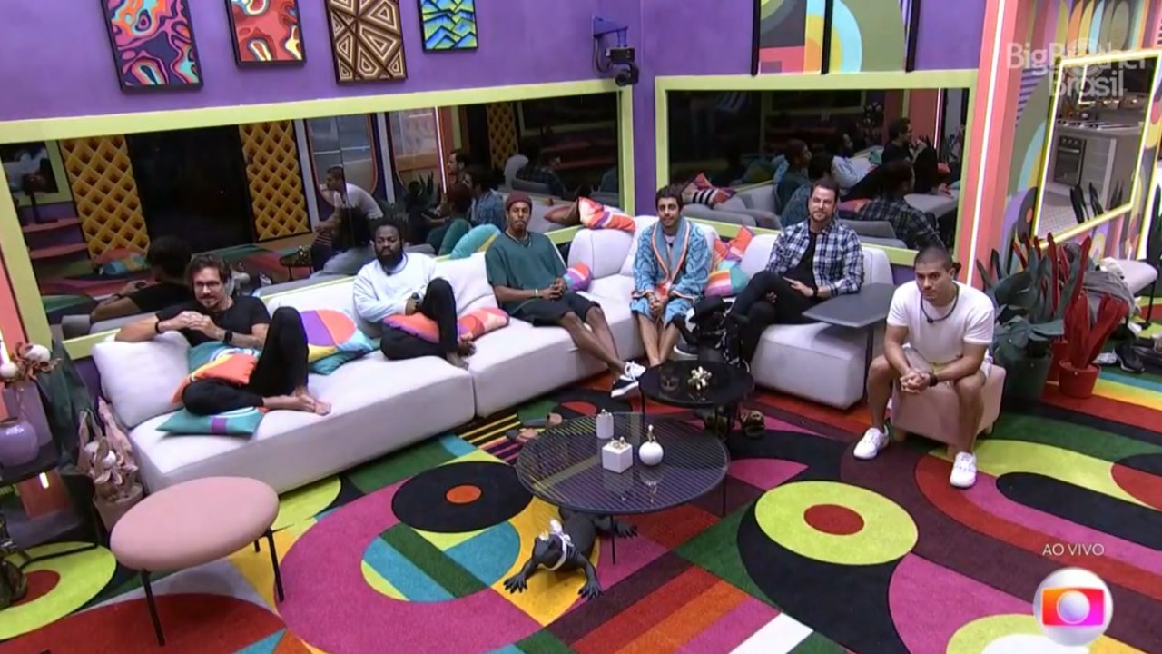 O apresentador fez algumas perguntas relacionadas ao Paredão desta semana aos participantes que restam na casa