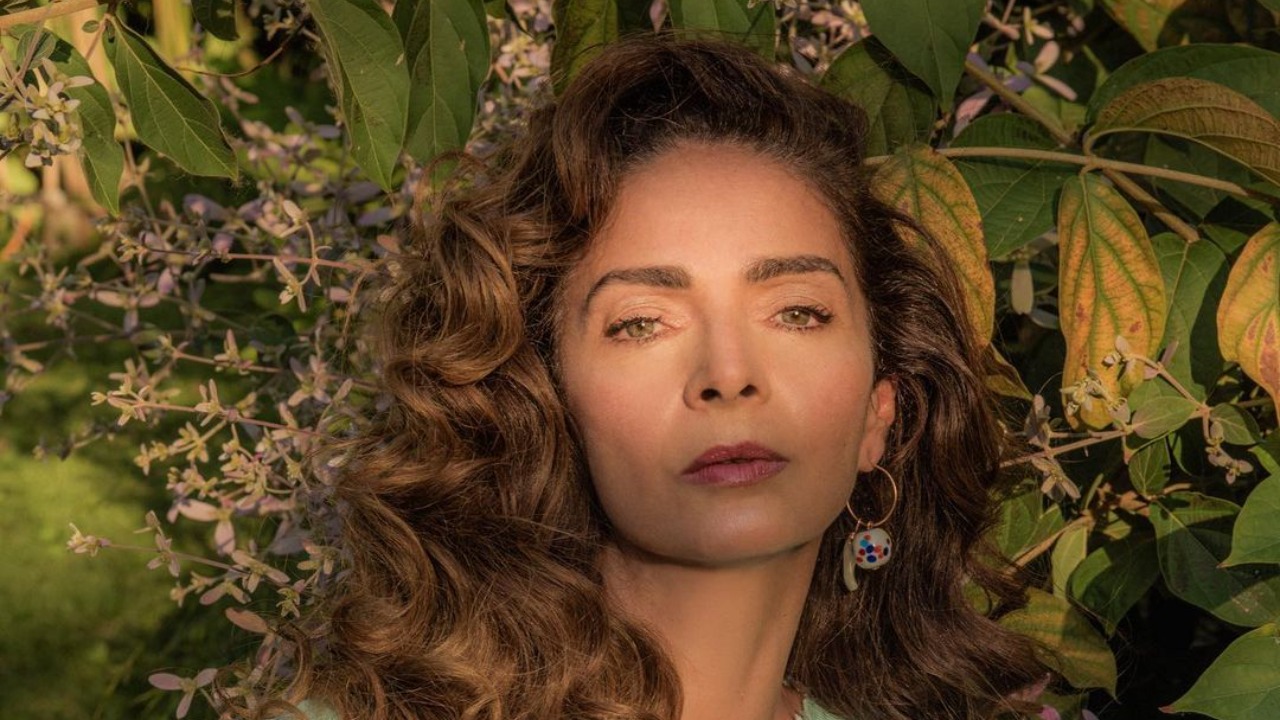 A atriz compartilhou com os seus seguidores nas redes, deixando eles encantados ao dispensar maquiagem, no sol da manhã