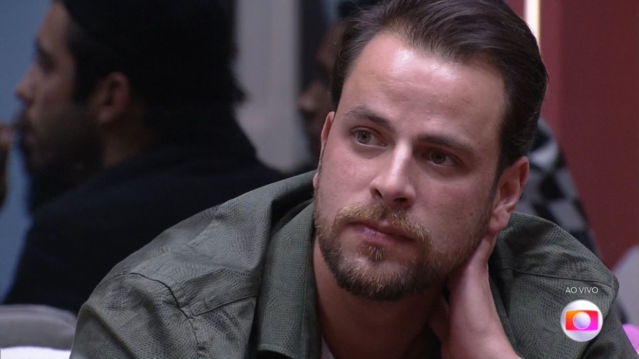 O curitibano estava na disputa ao lado de Eliezer e Paulo André; Ele foi o escolhido pelo público para deixar a casa mais vigiada do Brasil