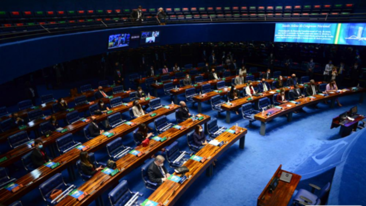 A proposta substituirá a expressão atualmente vigente de "peita ou suborno", pela locução "corrupção ativa ou passiva"