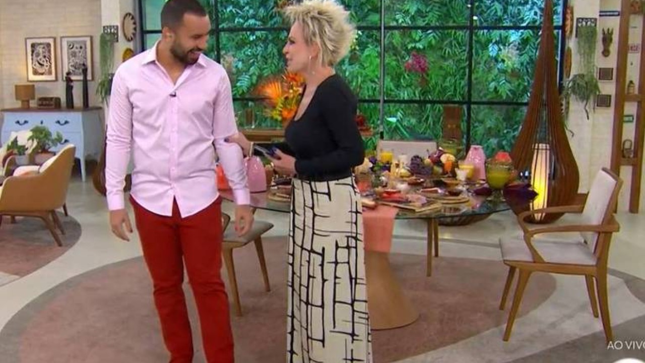 Durante o quadro ‘Tá Lascado’ no programa com a Ana Maria Braga, o ex-bbb foi com uma camisa rosa, calça e sapato social preto