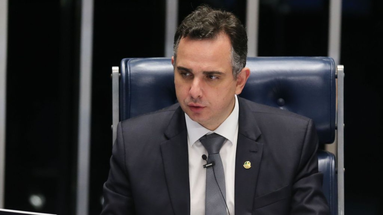 O presidente do Senado afirmou nesta quinta (21) que a medida não livrou o deputado do PTB-RJ da inelegibilidade