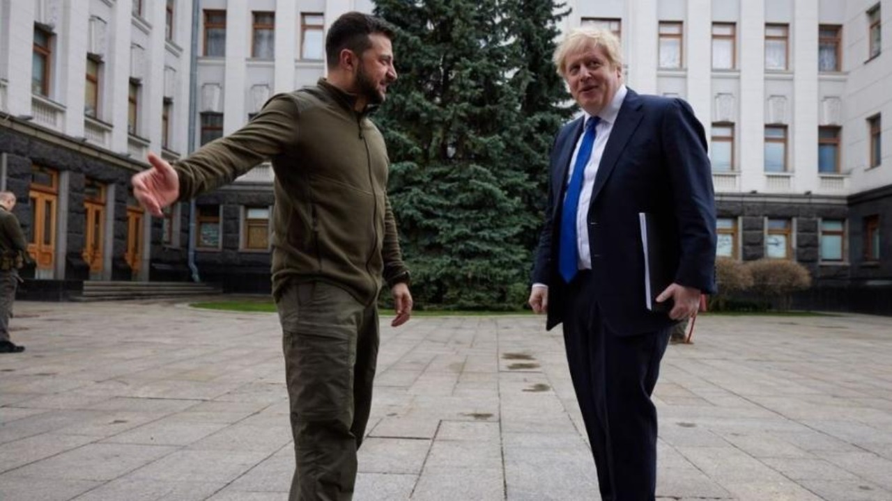 A medida foi anunciada pelo primeiro-ministro Boris Johnson; O movimento foi adotado pela Grã-Bretanha segue a França e a Espanha