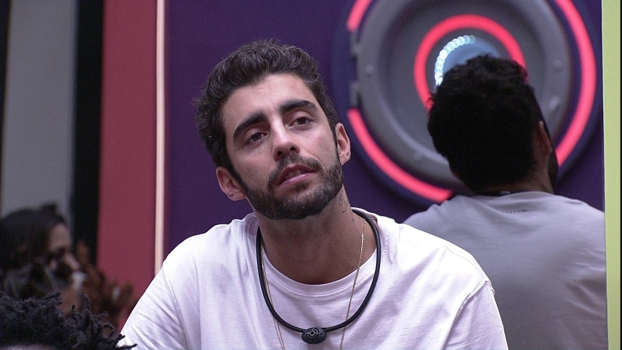 Ele falou sobre sua escolha em seu perfil no Instagram e afirmou que “tá indo devagar porque tá indo do meu jeito"