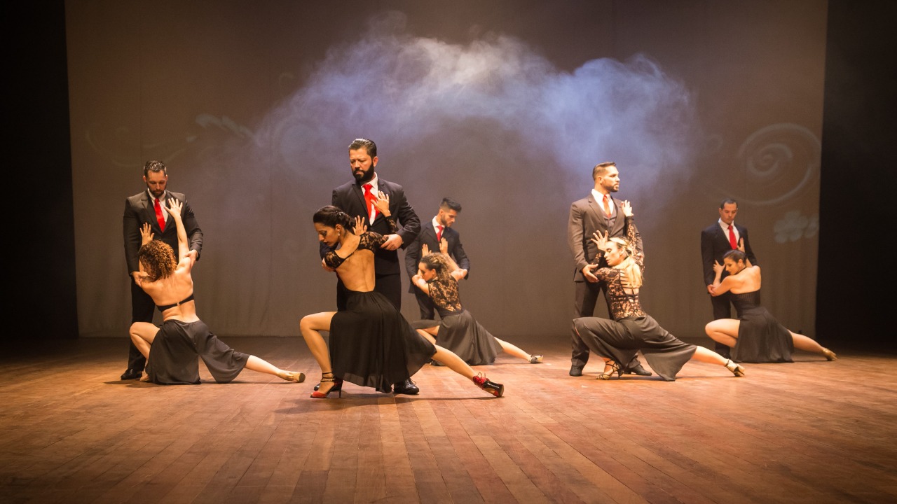 A ação conta com o processo de formação de um show de tango que culminará numa apresentação especial com dançarinos do DF