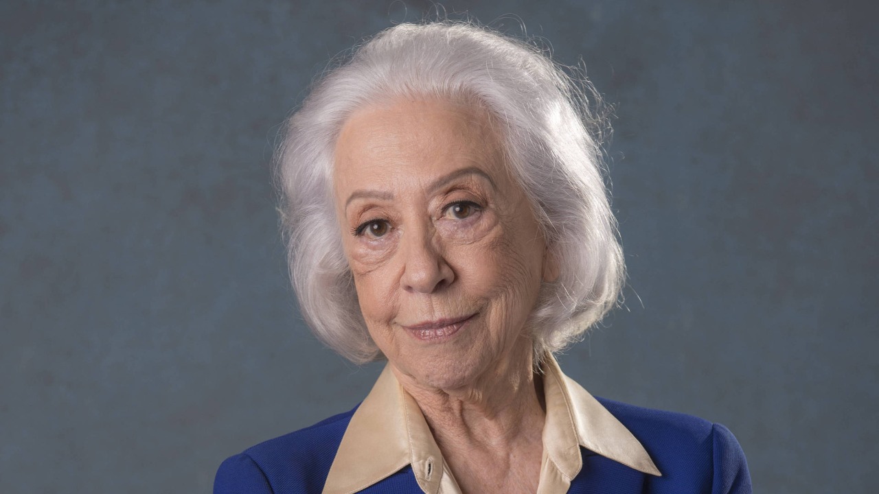 A atriz levou um tombo e precisou ser socorrida; O filme que a artista está gravando é o “Dona Vitória”, do Globoplay