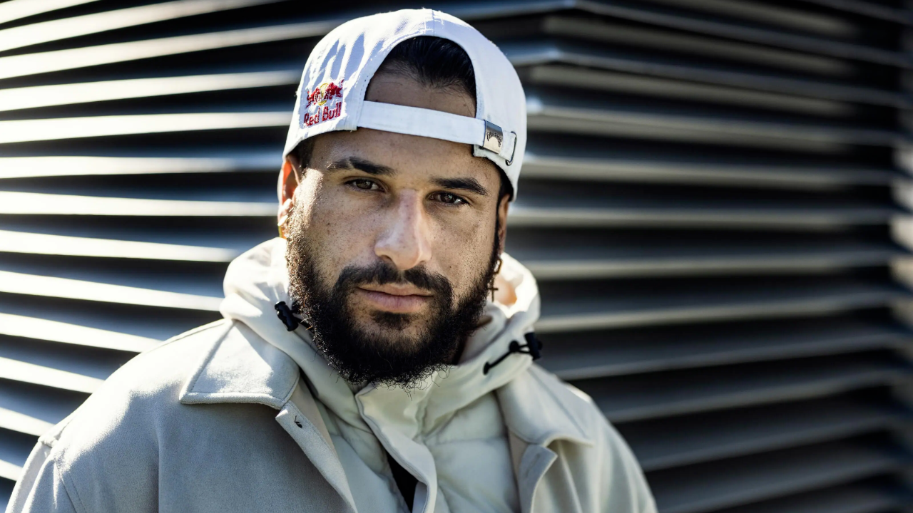 O surfista foi homenageado pela Red Bull e passou a integrar um seleto grupo de atletas, com o rosto estampado em uma edição limitada