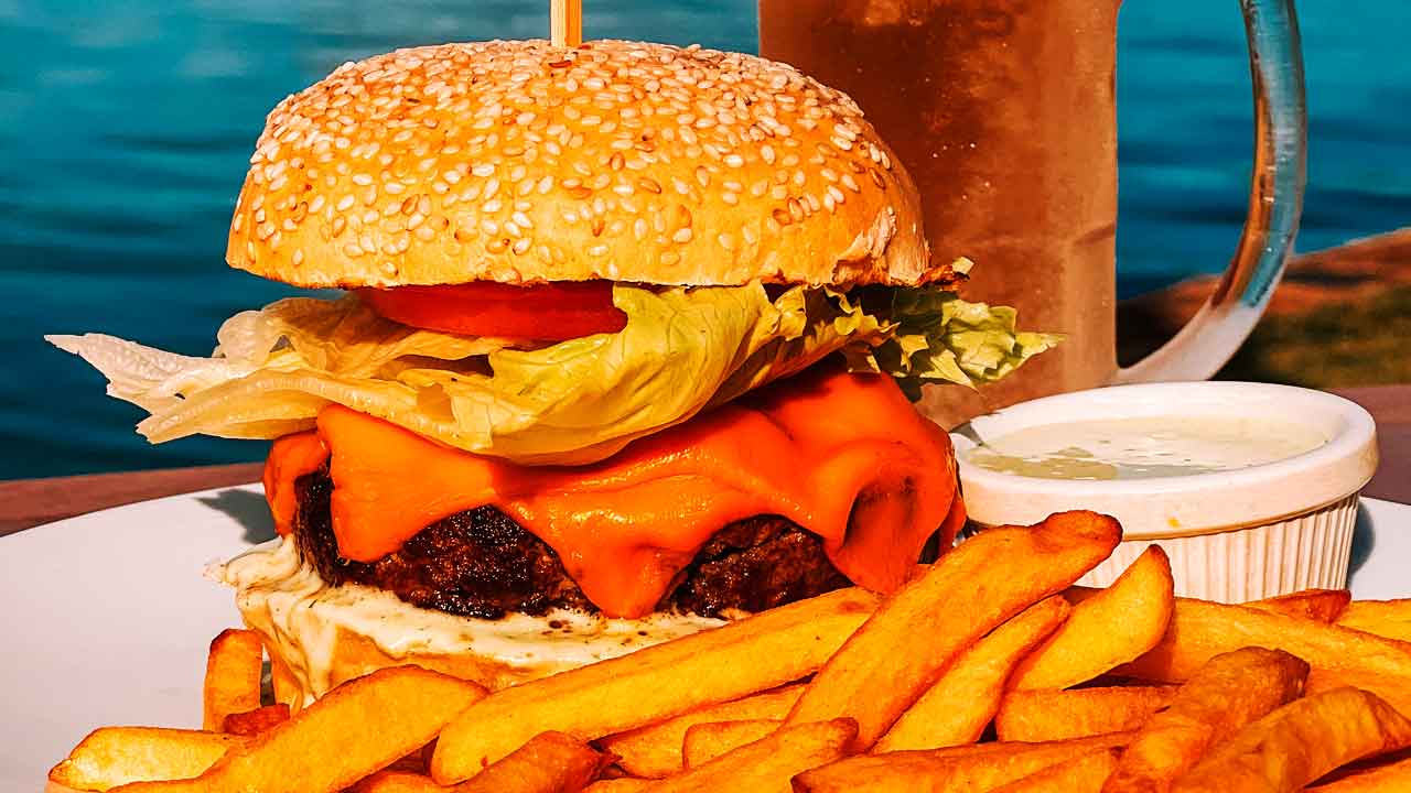 Pontão celebra Dia Mundial do Hambúrguer