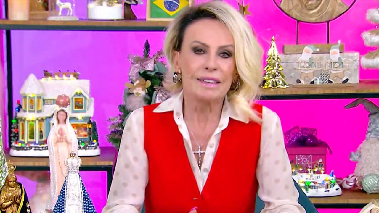 A informação foi dada pelo jornalista Fabrício Battaglini, que irá substituir a apresentadora durante essa semana