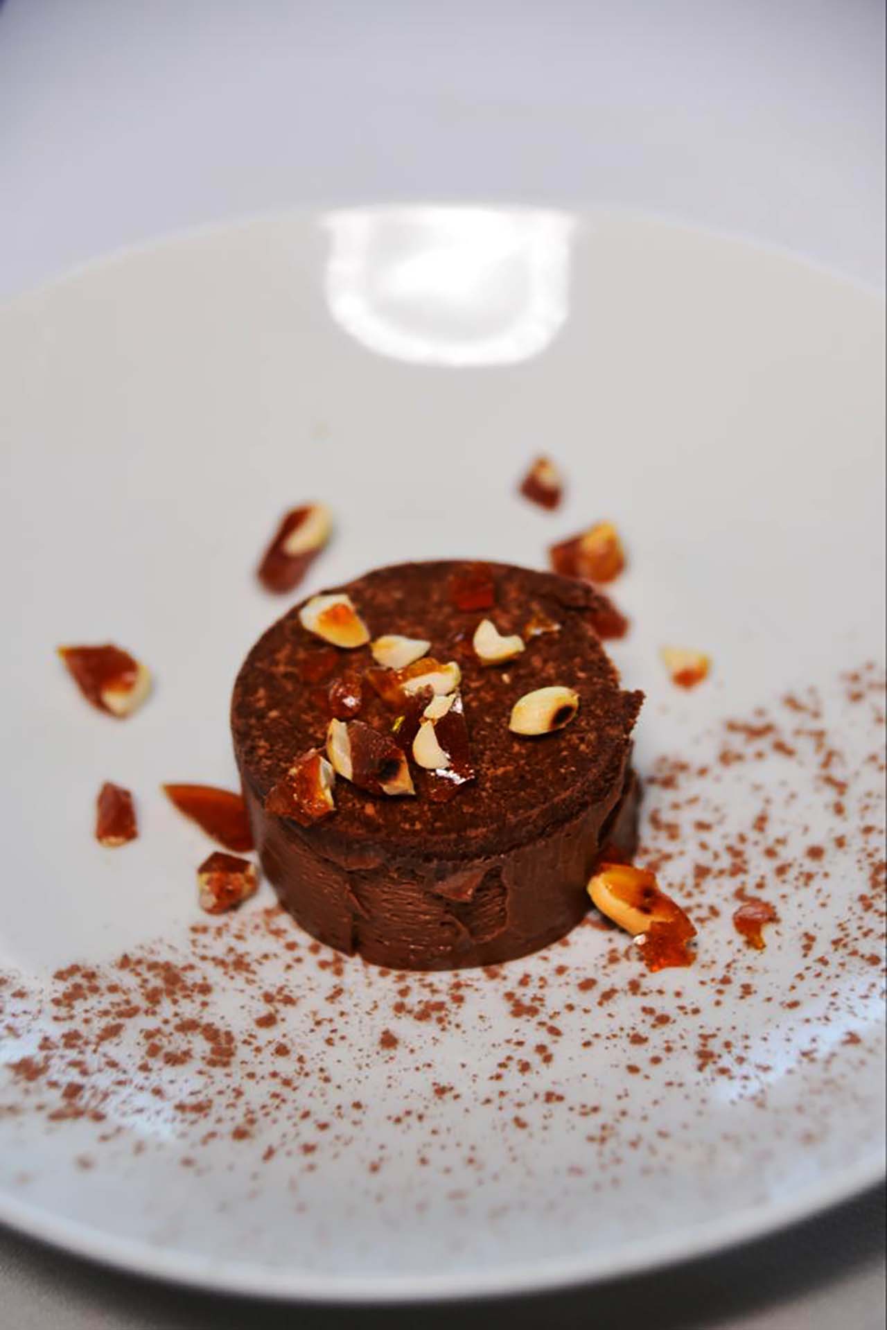 Torta cremosa de chocolate com praliné de amendoim. Foto: Fernando Pires