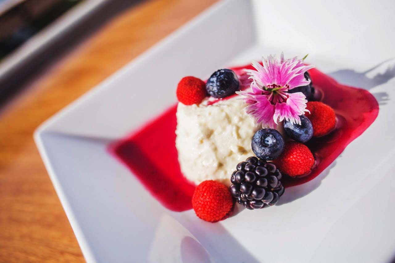 Panna Cotta com calda de amora. Foto: Divulgação