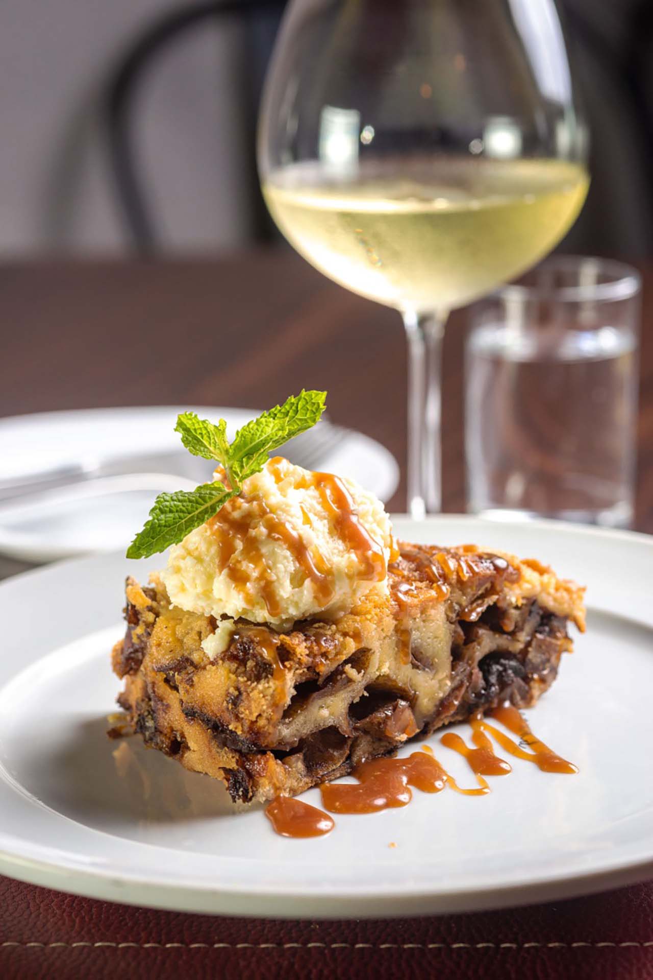 Torta de maçã com sorvete de coco artesanal. Foto: Divulgação