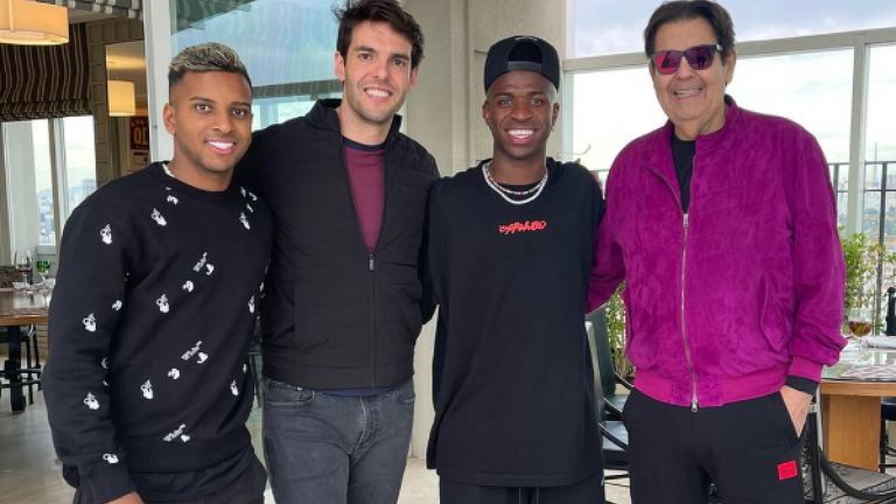 O apresentador recebeu craques como Vini Jr. e Rodrygo, ambos do Real Madrid, e o ex-jogador Kaká em sua casa