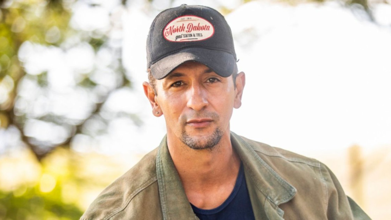 Irandhir Santos comunicou aos seus seguidores por meio de suas redes sociais, que está de volta para gravar