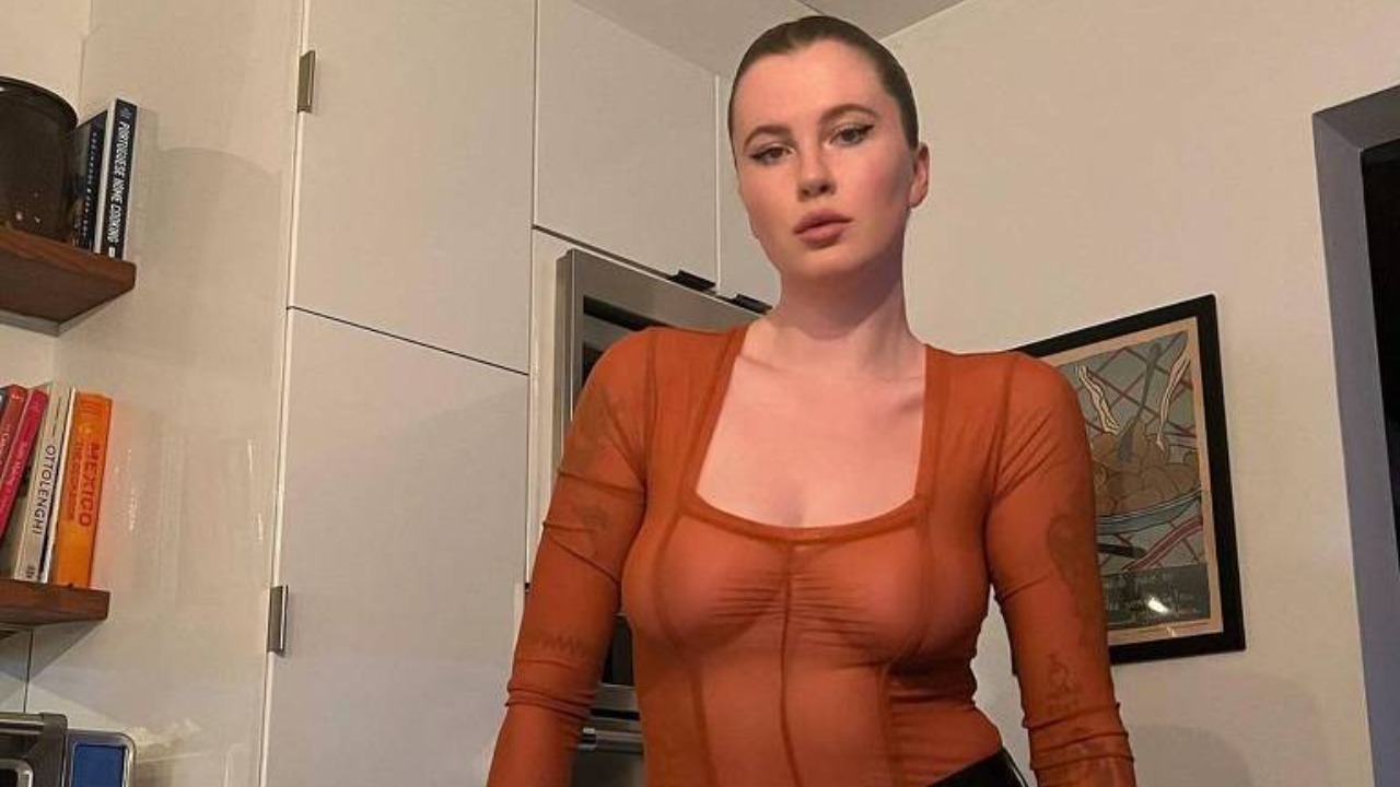 A modelo compartilhou com seus seguidores no TikTok, que sofreu estupro na adolescência e anos depois interrompeu uma gravidez