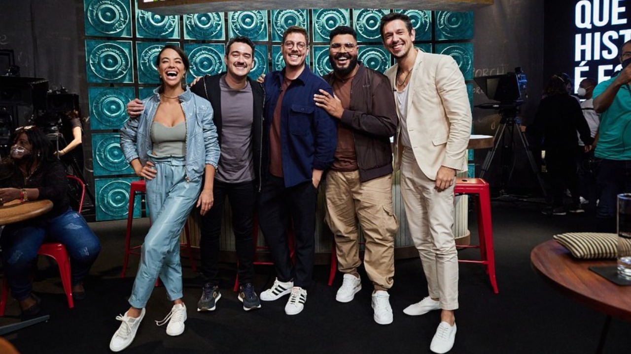 O humorista arrancou gargalhadas ao contar em detalhes a pior viagem de sua vida, para o Panamá, ao lado do amigo e de outras pessoas