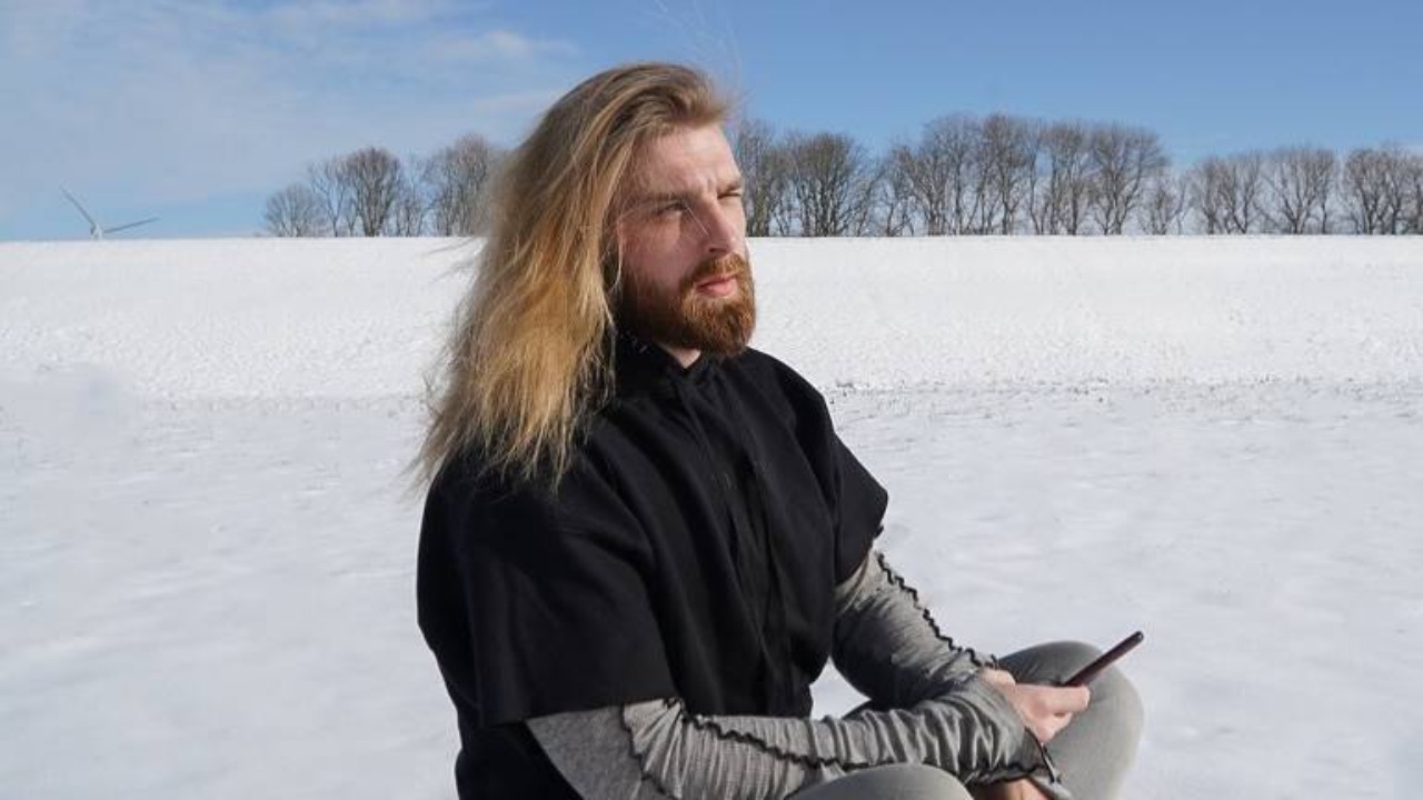 O modelo viu sua vida mudar há uma semana, em 4 de julho, quando Anitta parou sua apresentação para elogiar sua beleza